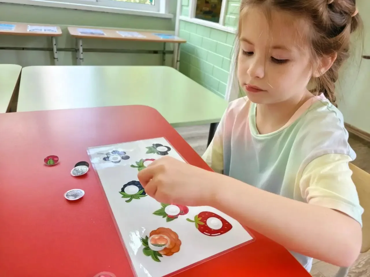 🌿На этой неделе наш главный фокус — ягоды и мир насекомых (жуки, пауки). Мы поставили цель — не про