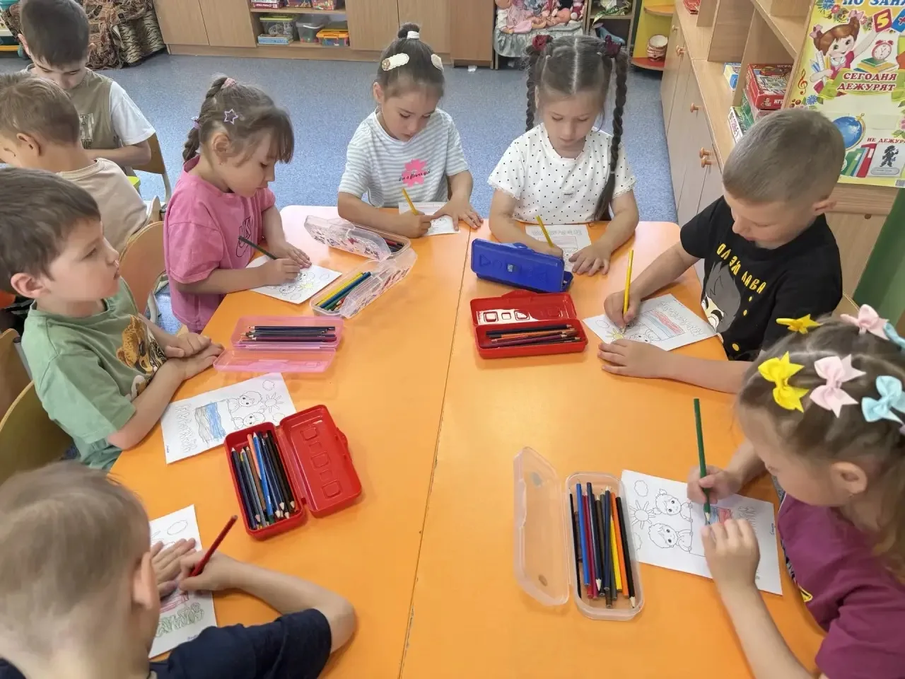 Праздник в группе №2! 🇷🇺

В группе прошло яркое и познавательное мероприятие, посвященное Дню Росс