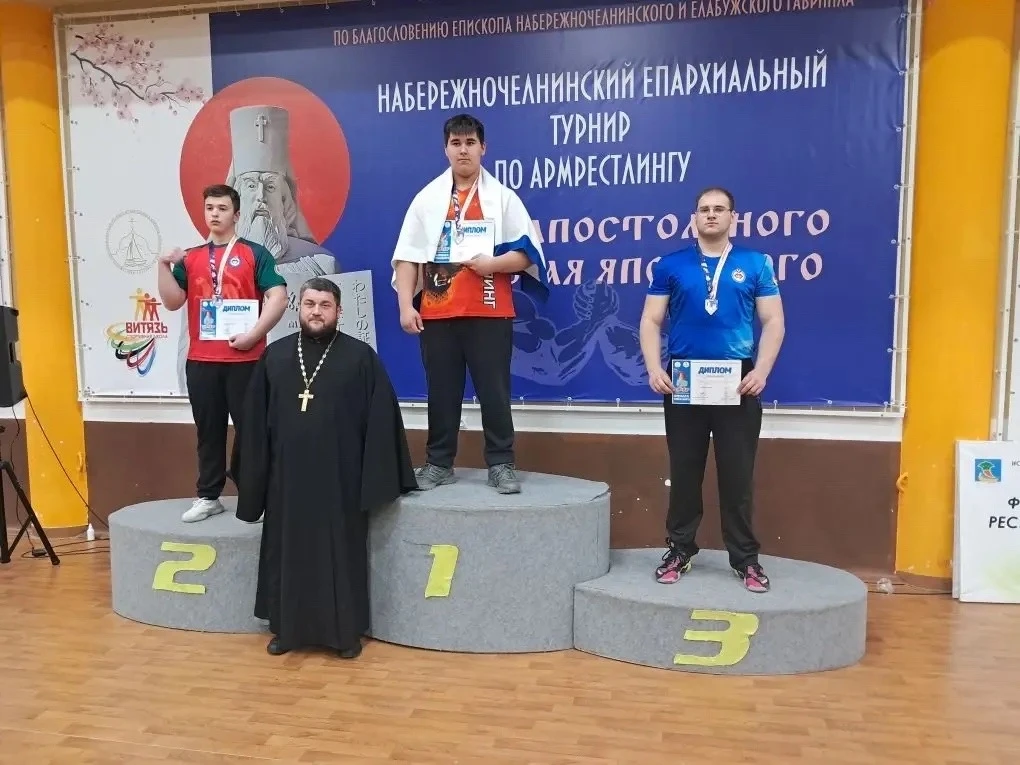 🔥💪 Мощный успех на Республиканском Епархиальном турнире по армрестлингу в Набережных Челнах!

👩‍�