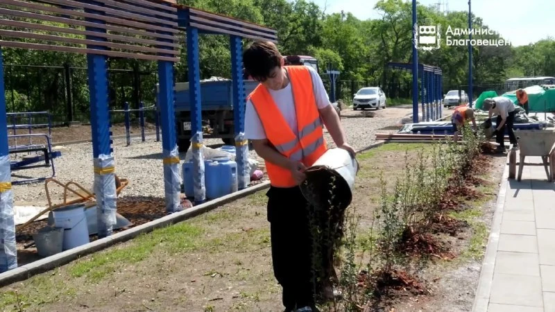 90 благовещенских школьников этим летом получат первую зарплату — они работают в ГСТК

С 1 июня подр