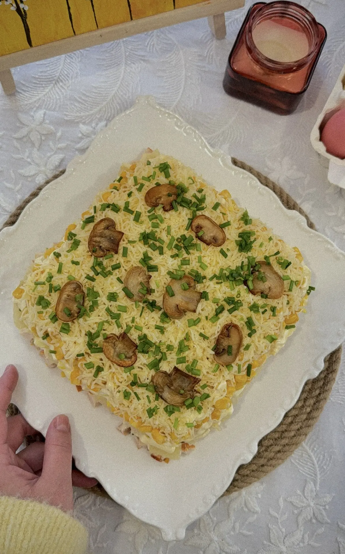 Привет друзья 🤍
сегодня готовила салат 
с ананасами , курочкой 
и грибами .

оставляйте 
ваши «❤️» 