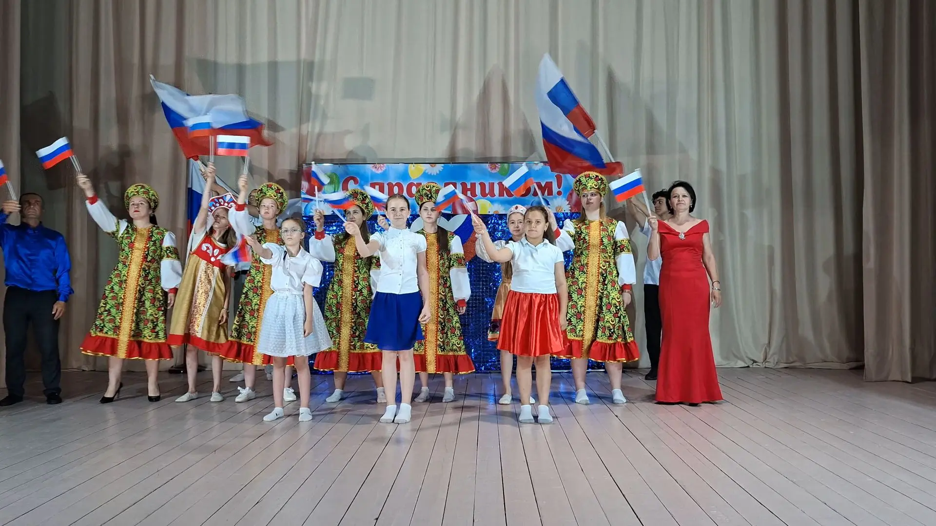 🇷🇺🇷🇺🇷🇺Судьбой Россия нам дана»-праздничная программа 
12 июня - День России. Этот праздник – с