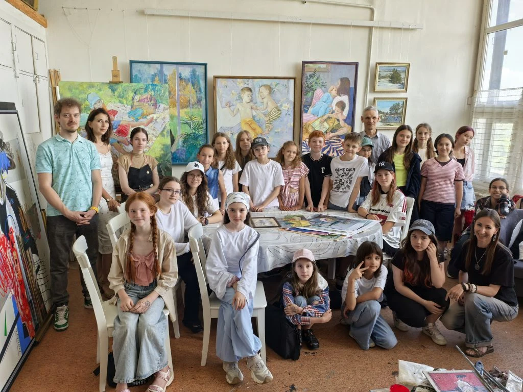 🎨В ТВОРЧЕСКИХ МАСТЕРСКИХ🎨
9 июня учащиеся нашей школы вместе с преподавателем Захаровой А.С. побыв