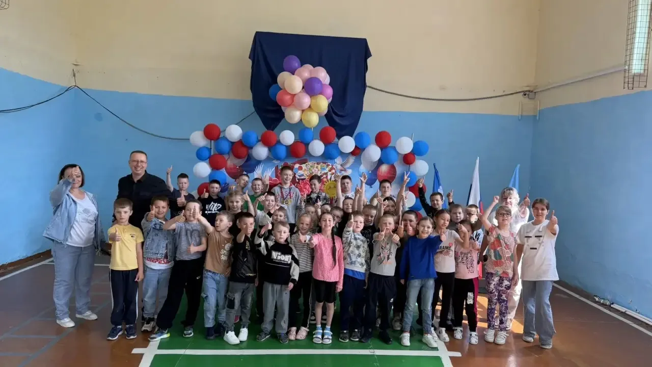 Летний сезон открыт! В МАОУ СОШ № 16 с. Никольское стартовала работа лагеря «Остров детства»

Вчера 