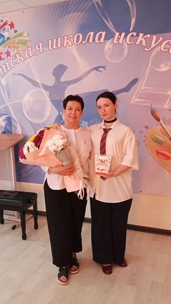 🎉Сегодня в коллективе ДШИ именинник🎉 
Поздравляем с днём рождения преподавателя отделения народных
