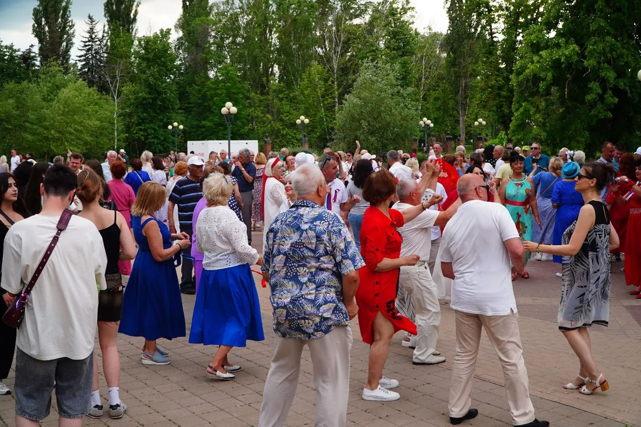Танцевали от души! ❤️

Вчерашний вечер в Парке Победы был посвящён главному празднику страны! Традиц