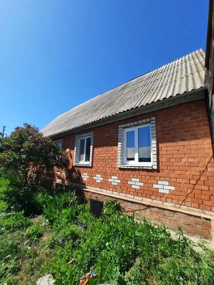 Продам кирпичный дом 125м2 33 сотки в д.Новая Липовка 20км от Саратова за п.Дубки 6км цена:3750т.р.в