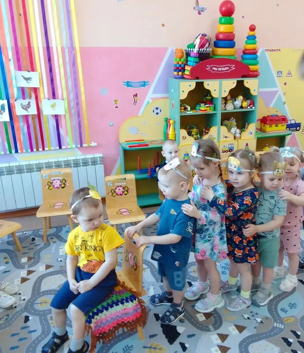 🎭В младшей группе впервые ребята обыграли сценку по сказке " Репка". 

🤔Эту сказку  мы много раз ч
