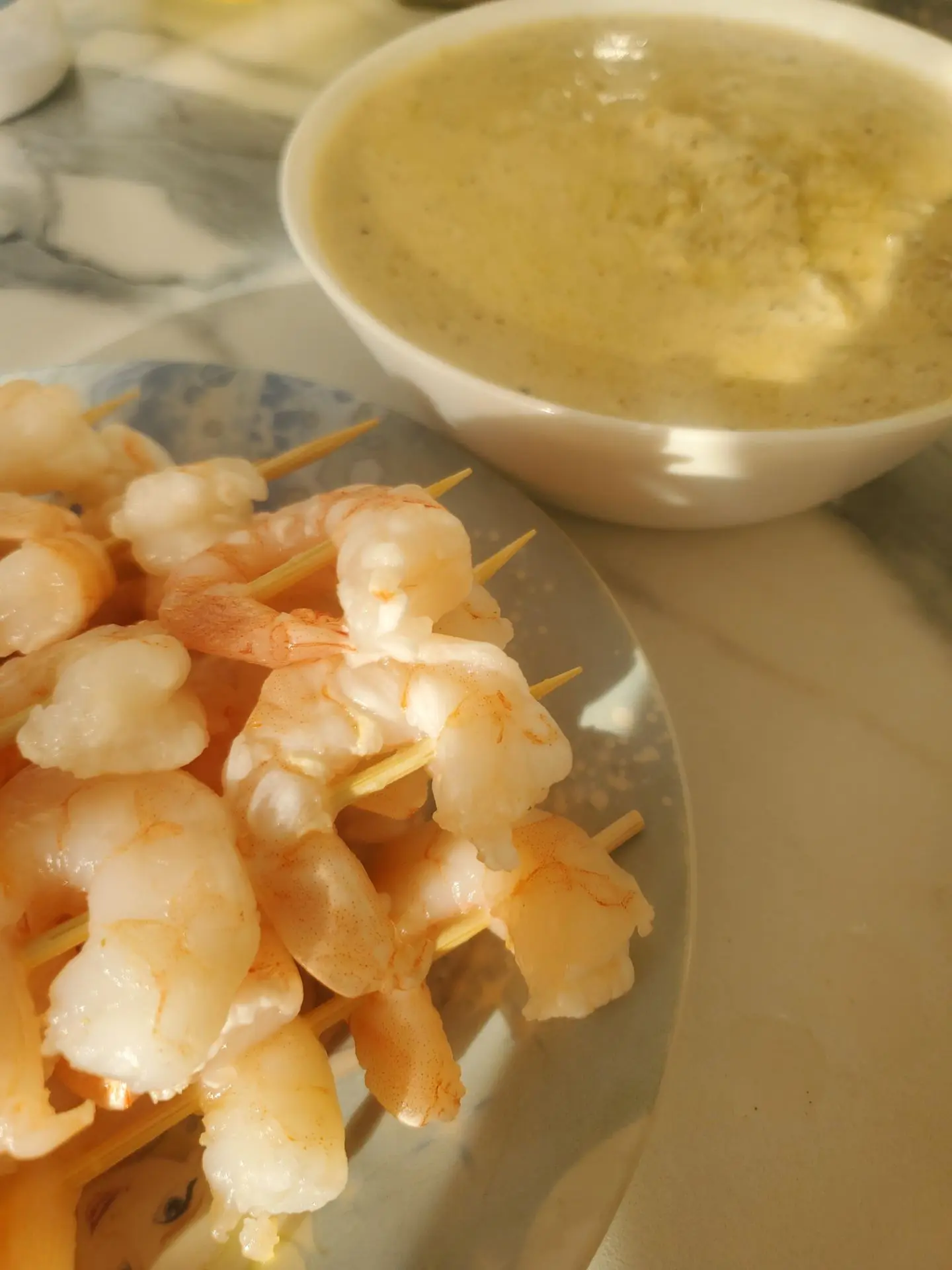 🦐Креветки на мангале и сливочно-перичный соус.
+кабачки
Объедение🥰

🥣Главное, с соусом.
Рецепт пр