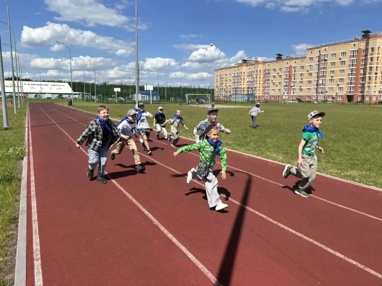 🏃‍♀️🏃‍♂️🤸‍♀️🤸‍♂️Каждое утро в нашем школьном лагере начинается с бодрой зарядки на свежем воздух
