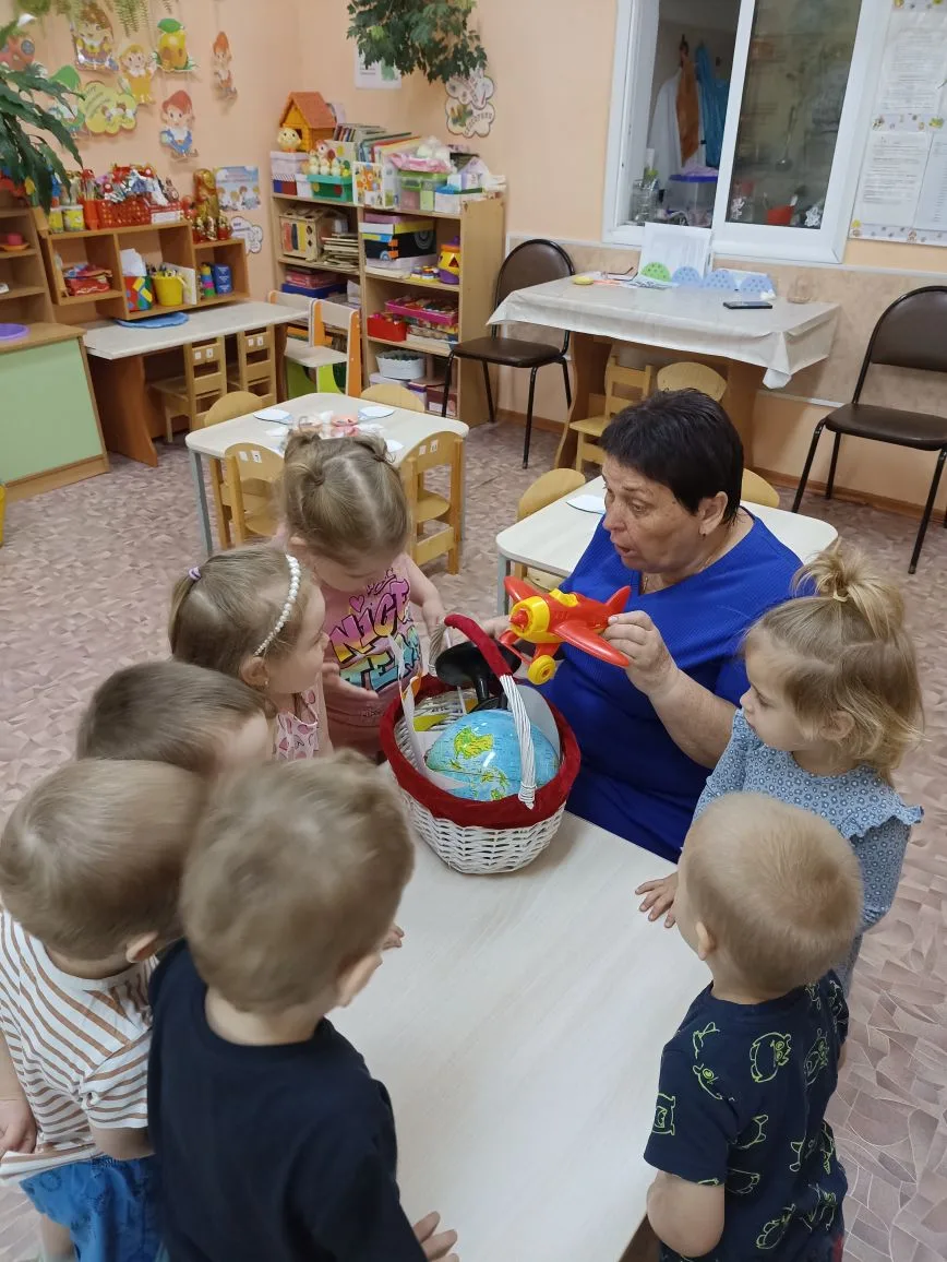 12 июня - День России. 🇷🇺🇷🇺🇷🇺
  Формировать первичные представления о своей стране, её символа