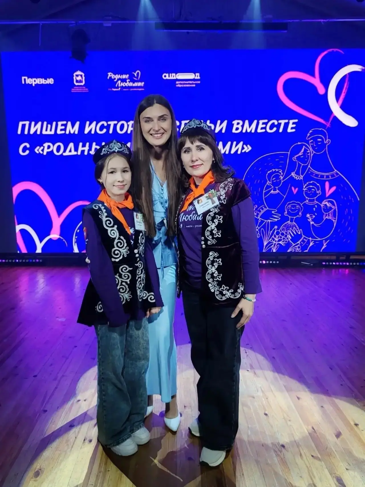 ‍‍‍🧑‍🧑‍🧒‍🧒 Семья Тюлепаевых представила Чесменский округ на региональном слёте «В кругу семьи»! 