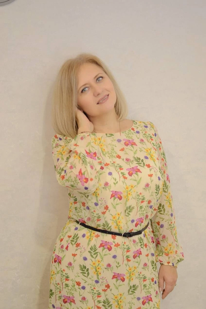 1. Кто я
Меня зовут Кристина Валиева, я психолог‑навигатор. Помогаю людям находить опору в сложных с