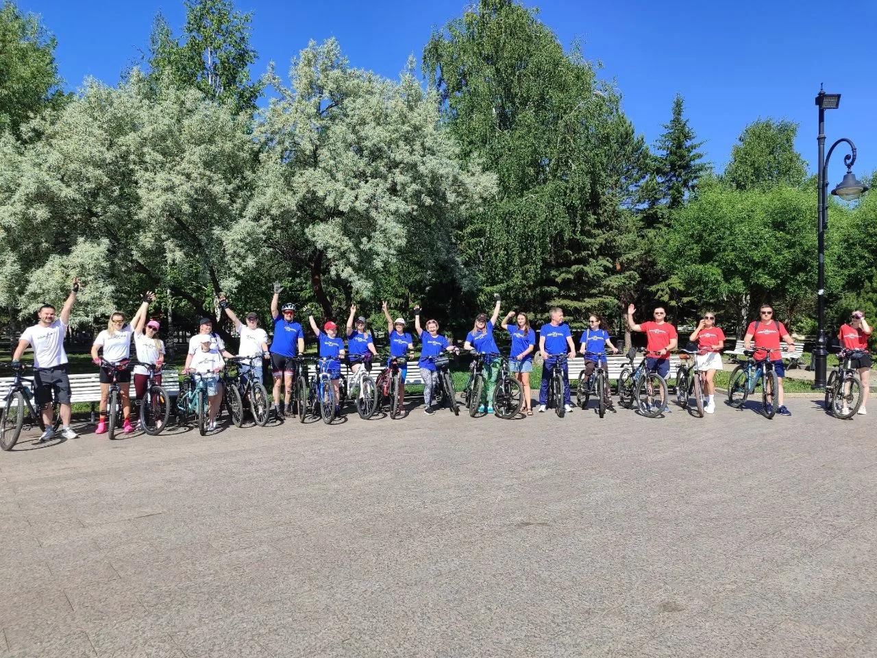 🚴‍♀️Сотрудники онкодиспансера по традиции — на старте «Вело Омска-2026»! 

Для наших коллег это соб