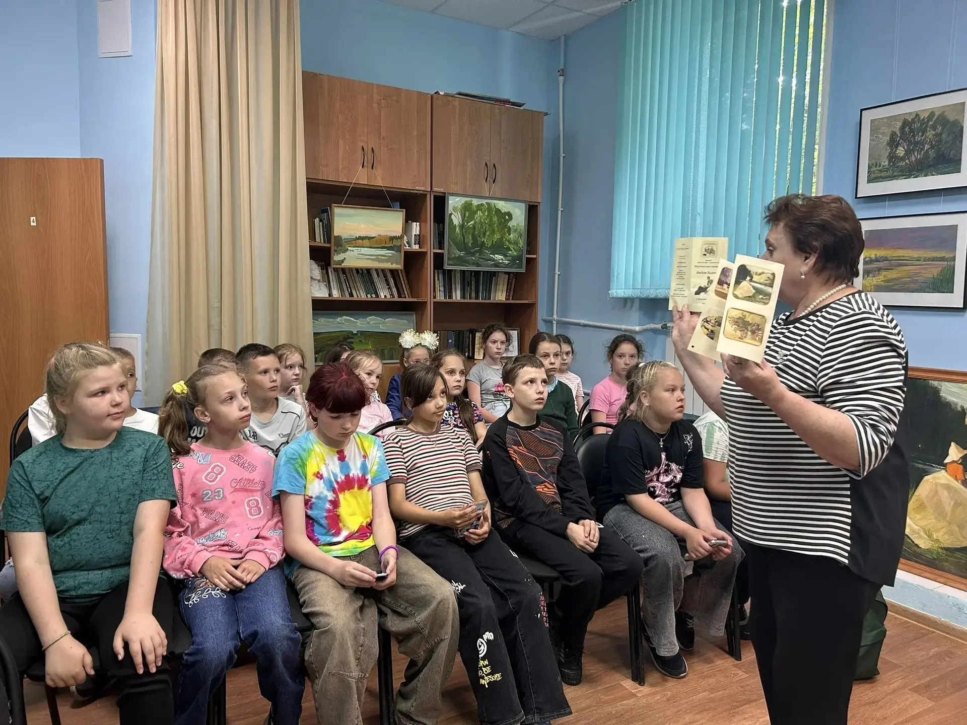 День искусства и литературы в «Светлячке»! ✨🎨

🔹 Выставка: Познакомились с работами Вадима Быняева
