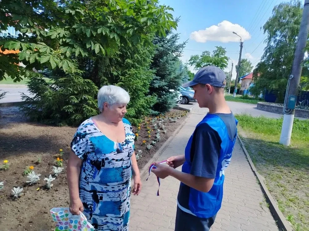 🇷🇺Акция «Российский триколор»🇷🇺

В преддверии празднования Дня России обучающиеся МБОУ «Ровеньск