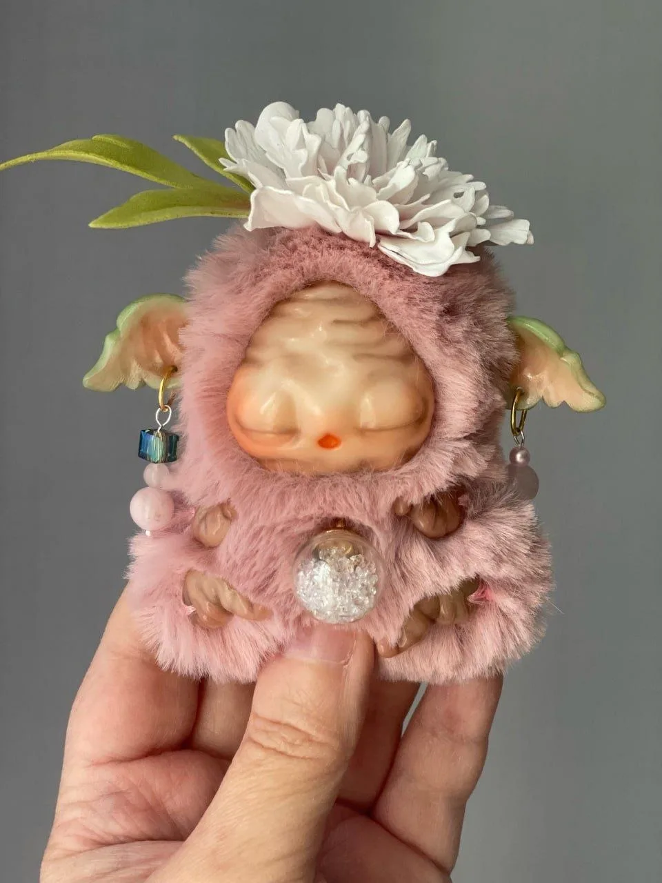 В НАЛИЧИИ ✅ 3.490р.
Мандрагорчик 🐾🥰🐣

🌿💎🌺 Искуственный мех, полимерная глина, розовый кварц, д