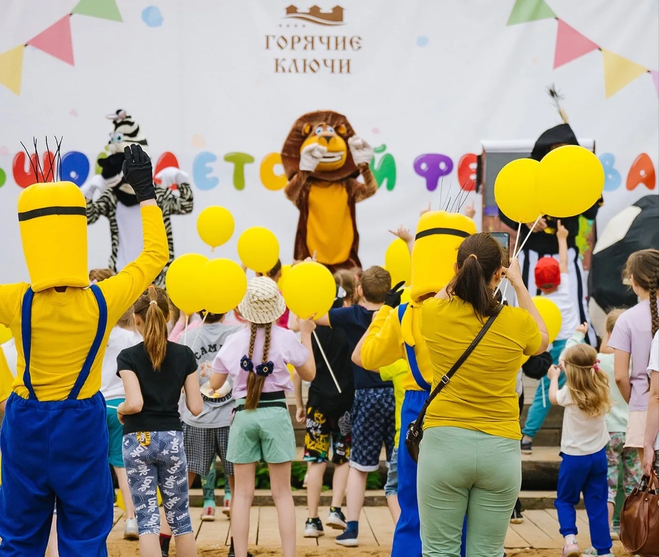 Экоотель «Горячие ключи» снова собирает семьи на
Большой сказочный фестиваль «Дети в ключах» в г.Суз