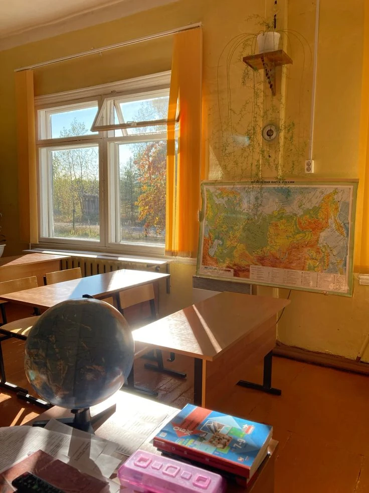 Какой остаётся школа, когда уроки заканчиваются и ученики уходят на каникулы? Особая атмосфера ожида