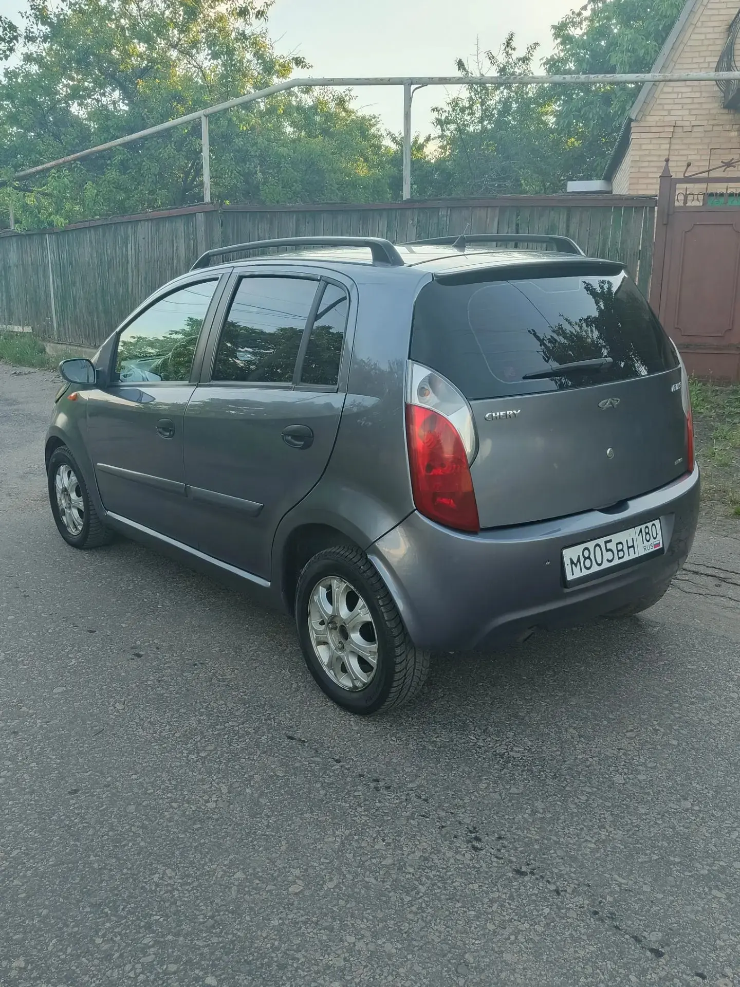 Продам Cherry Kimo 2008г. 
 С пробегом всего 99000км.
Двигатель 1.3 16 клапанный. Не дымит, едет бод