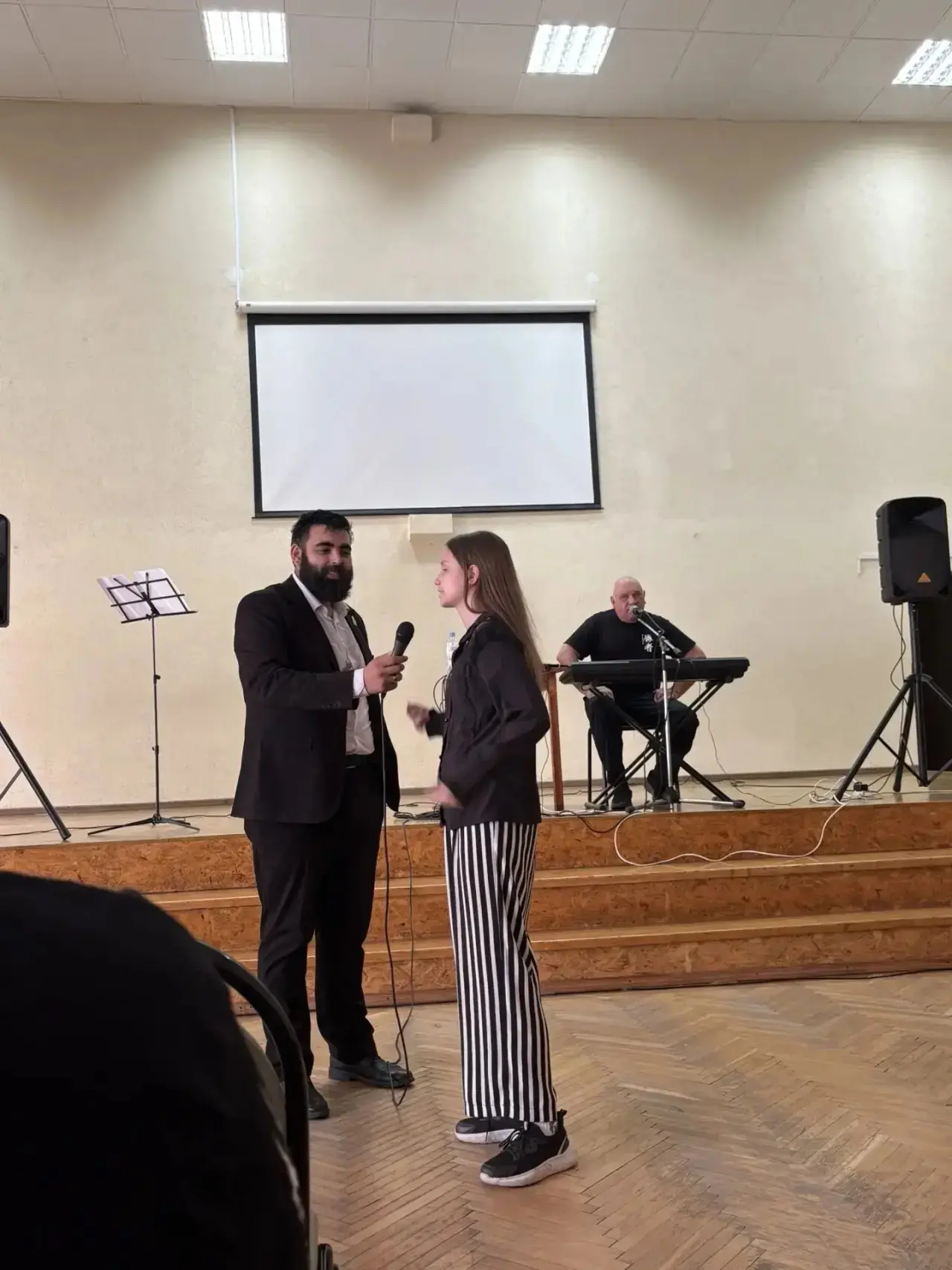🎶Музыка, объединяющая поколения: «Песни памяти» в нашем лагере

Вчера, 15 июня, наш пришкольный лаг