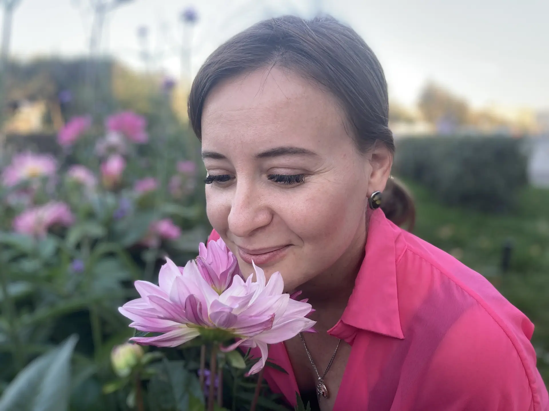 Не привязывайтесь к чему-то - живите, любите, улыбайтесь и мечтайте и осуществляете свои цели 🚀

Фр