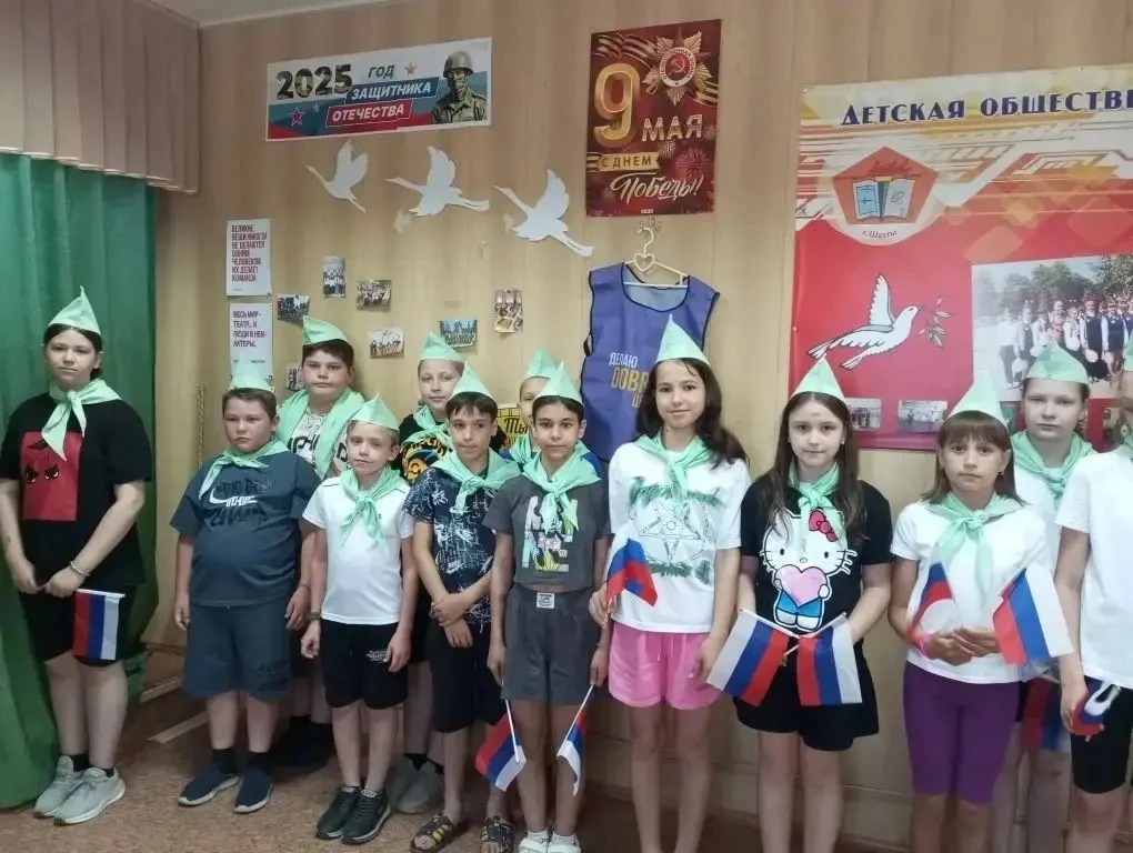 🇷🇺 С Днём России! 🇷🇺

Сегодня в нашей школе царила по-настоящему праздничная атмосфера. В честь 