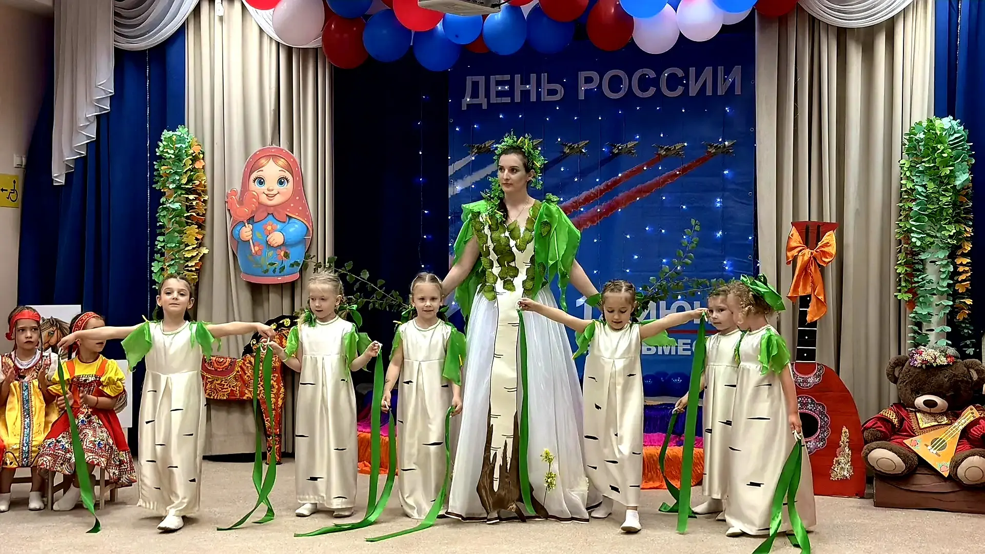 «И сердце гордо замирает: Россия — Родина моя!» 🇷🇺

Сегодня в нашем детском саду прошёл по-настоящ