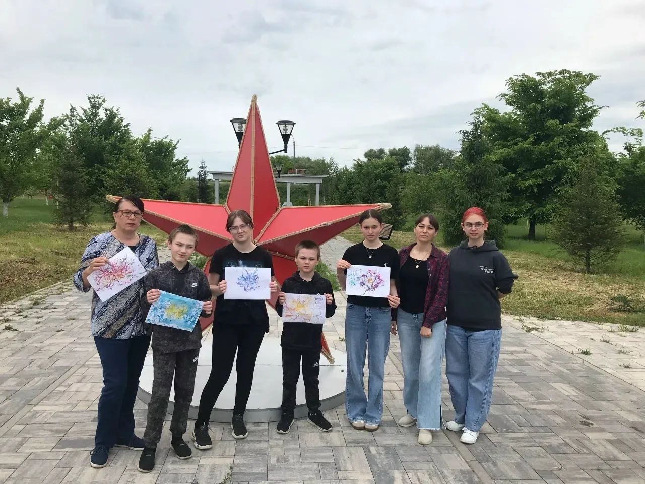 🖼 Семейный творческий мастер-класс «Воздушная акварель» в Парке Победителей п. Волоконовка! 🎨 
 
В