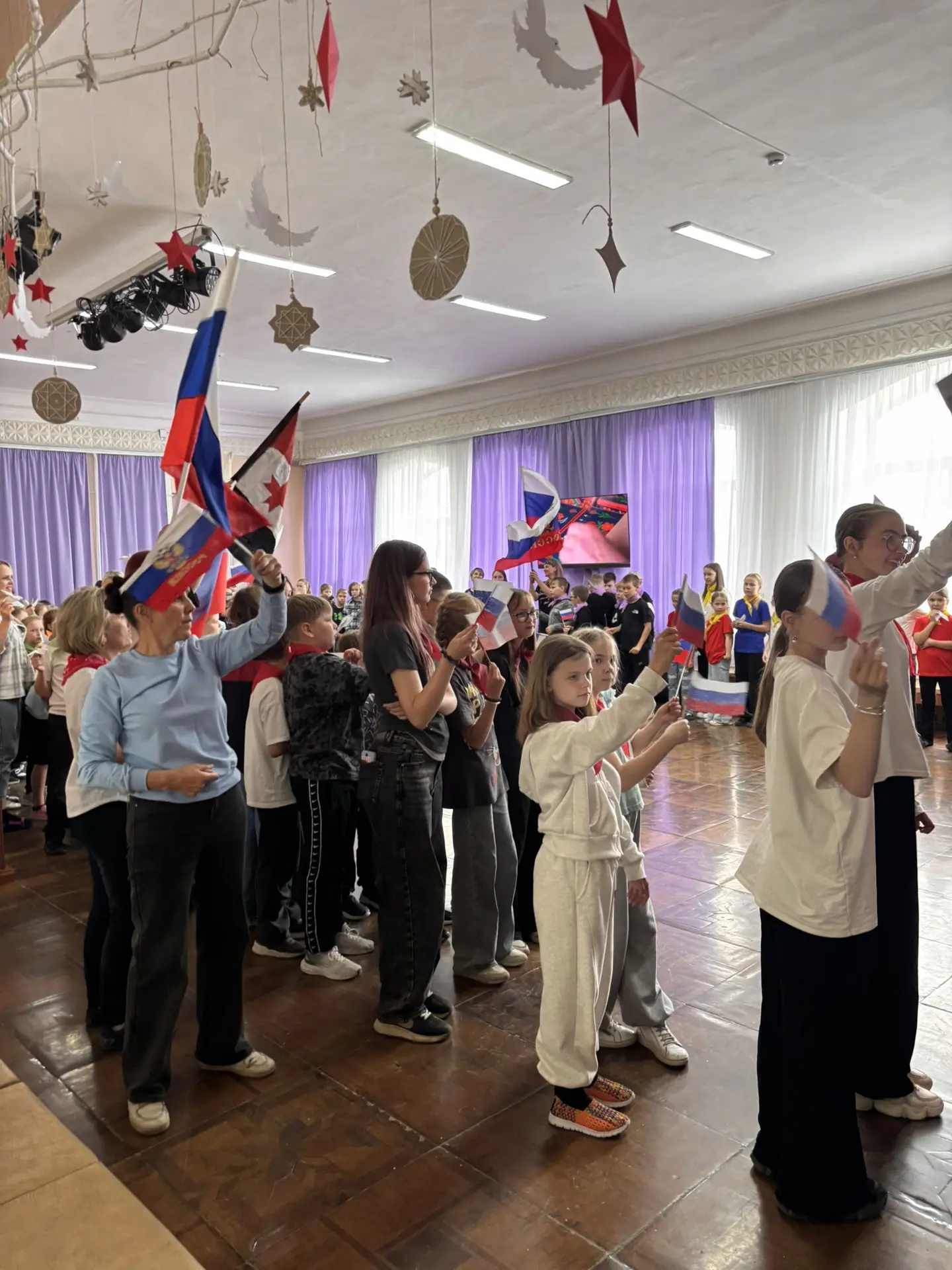 🇷🇺 С Днём России! Праздник в нашем лагере! 🇷🇺

💥 11 июня в лагере дневного пребывания царила по