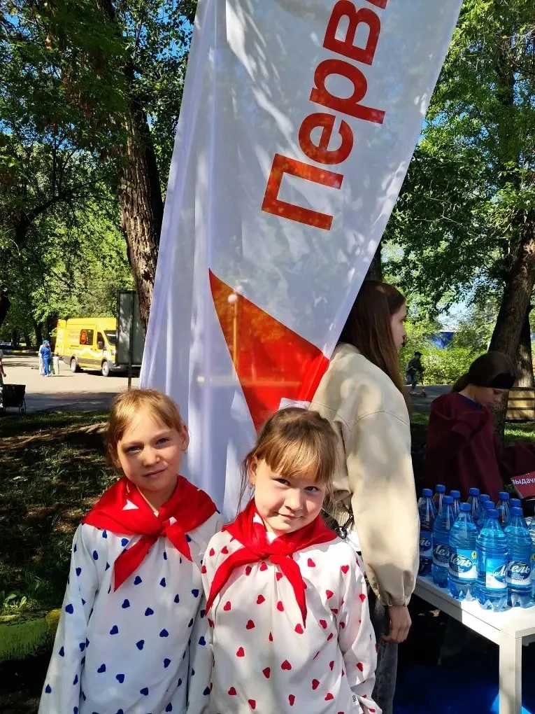 1 июня, в Международный день защиты детей, наши юные активисты отправились в город Абакан — на Фести