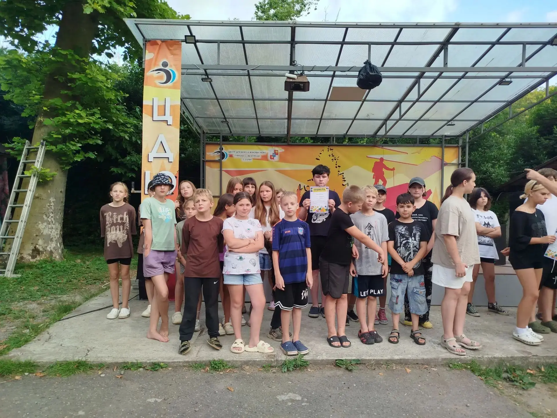 🏕️ Наши учащиеся проводят летние каникулы в палаточном лагере на турбазе «Ореховая». Это удивительн