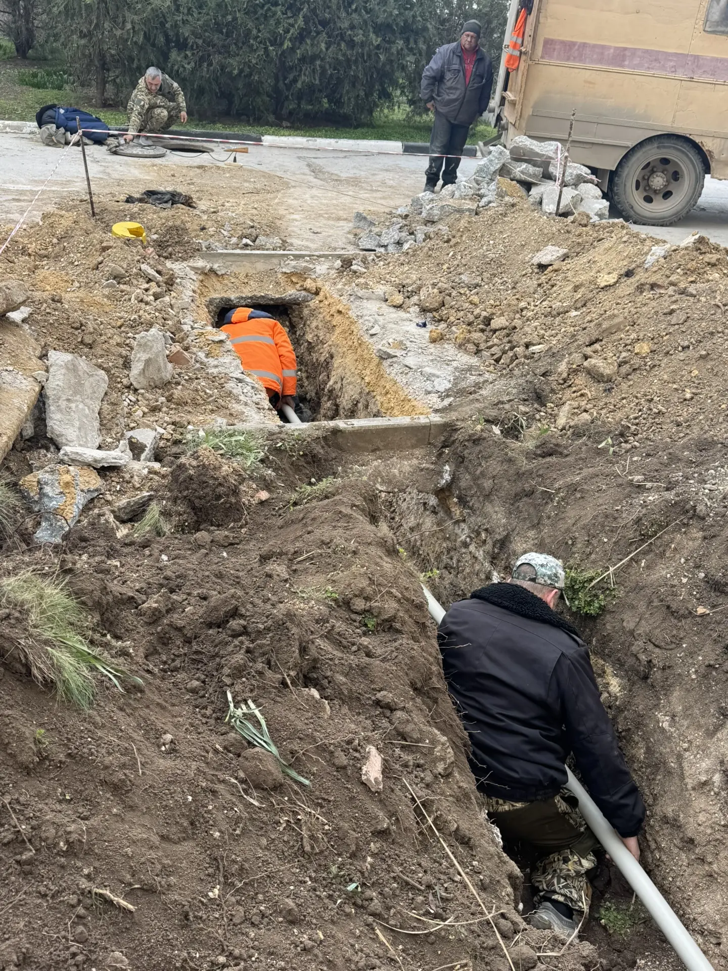 Замена вводной трубы ХВС по адресу: ул. Демышева д. 127