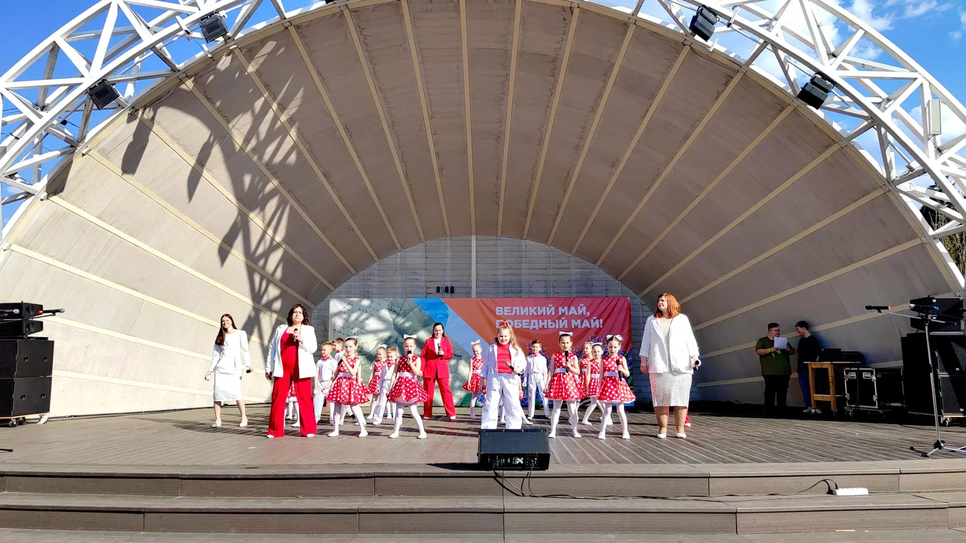 🎼🎭 Хор нашего детского сада выступил на гала-концерте «Битвы хоров»!

Голоса наших ребят и педагог