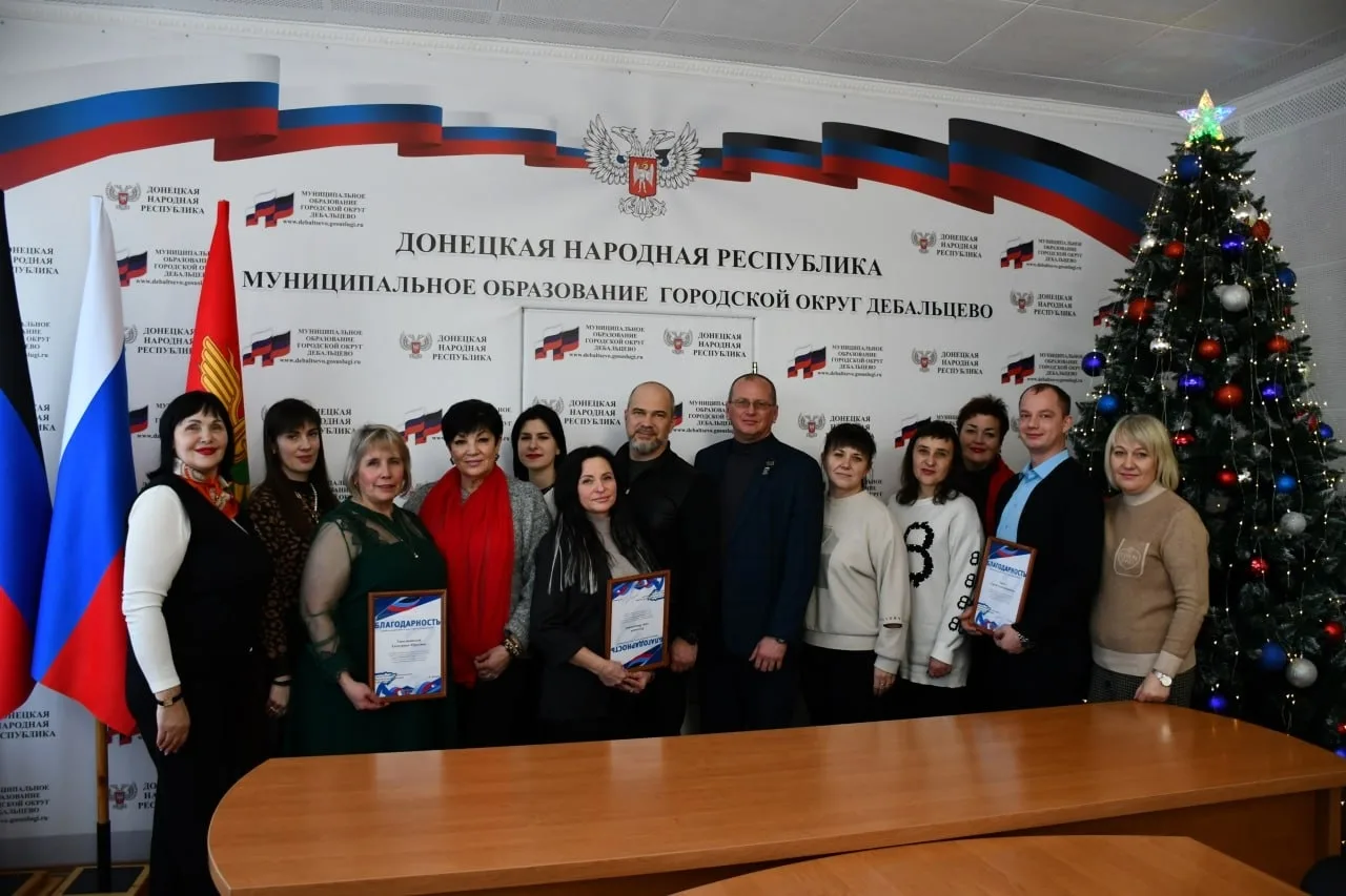 В Дебальцево состоялся Политсовет местного отделения Партии «Единая Россия»🇷🇺 
 
Под председательс