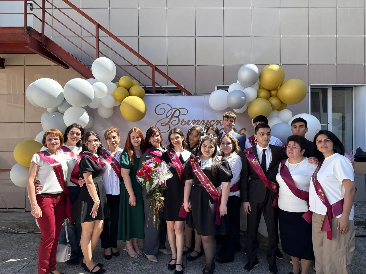 В школе прошла линейка, посвященная празднику «Последний звонок – 2026» 🎓🔔

❤️Сегодня для наших вы
