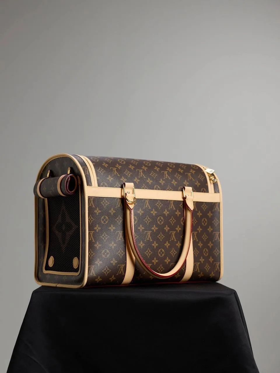 LV x TM Dog Bag
Переноска для животных Louis Vuitton

Размер: 45

Цена : 69,500₽

Доставляем по Моск