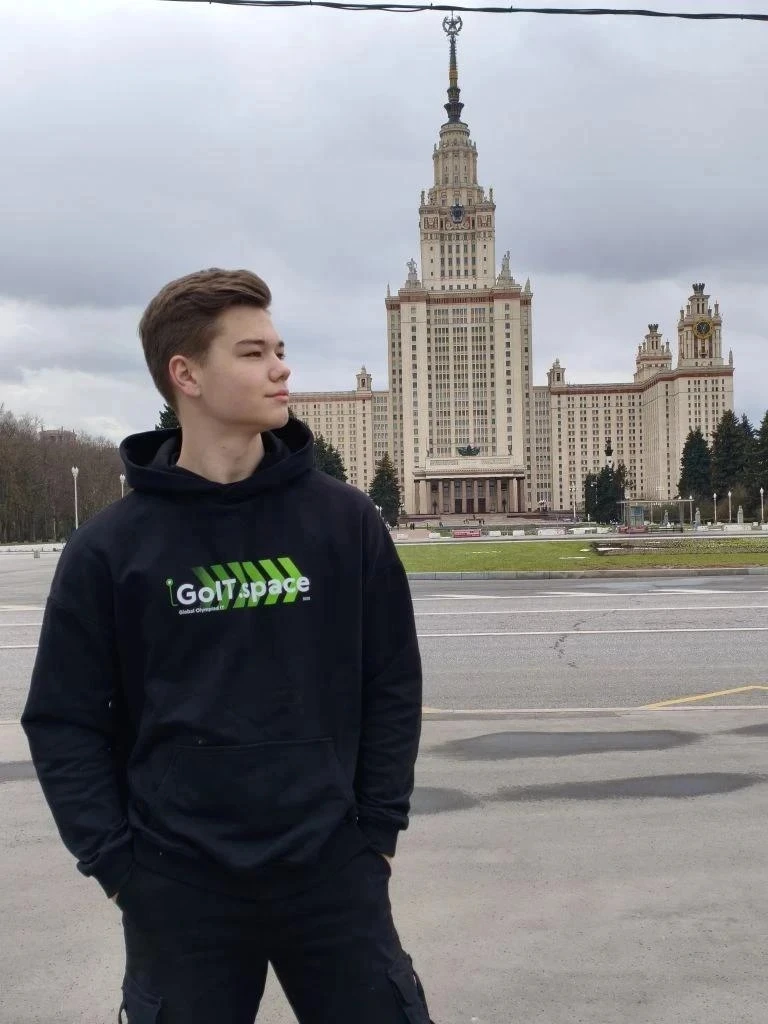 От всего сердца поздравляем Попова Даниила, обучающегося 11 «Б» класса, и учителя русского языка и л