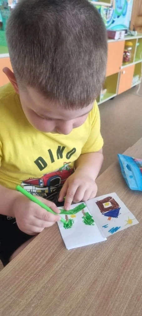 📚📖Когда книга оживает📚📖

Когда ребенок рисует🖍️ потпрочитанному произведению, происходит настоя