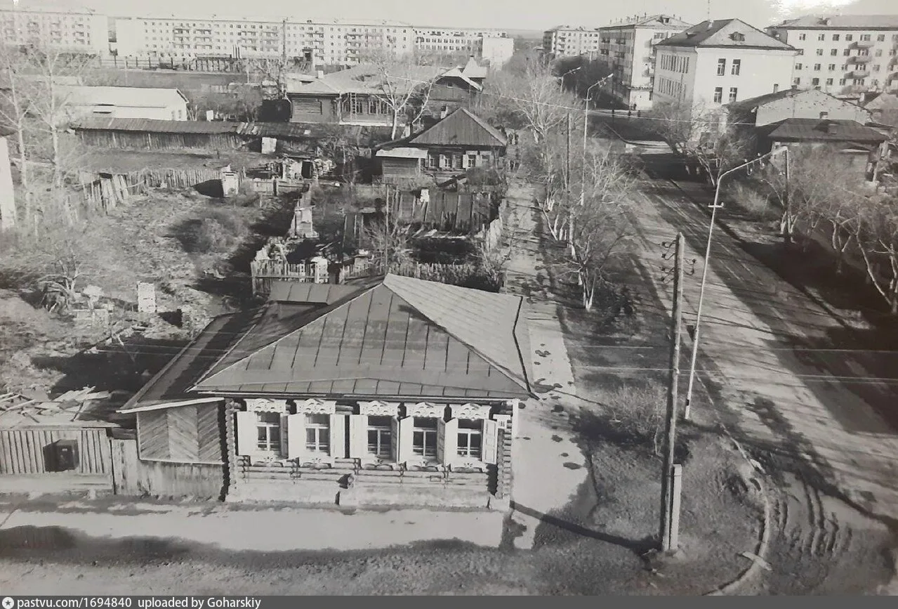 😳 Улица Кравченко в Кургане в 1978 году. 

Источник Старый Курган