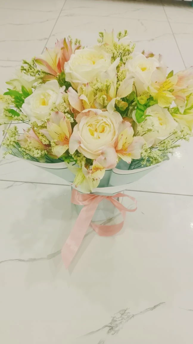 Нежная композиция из роз и альстромерий🤗

В наличии 

2130₽