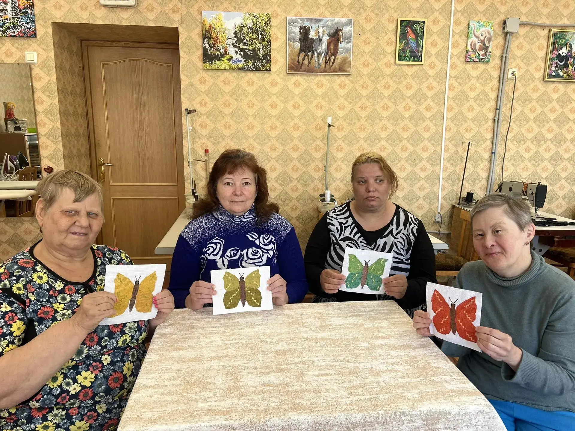🦋 Творчество в каждом стежке

✨ Наши мастерицы завершили работу над бабочкой, искусно вышитой крест