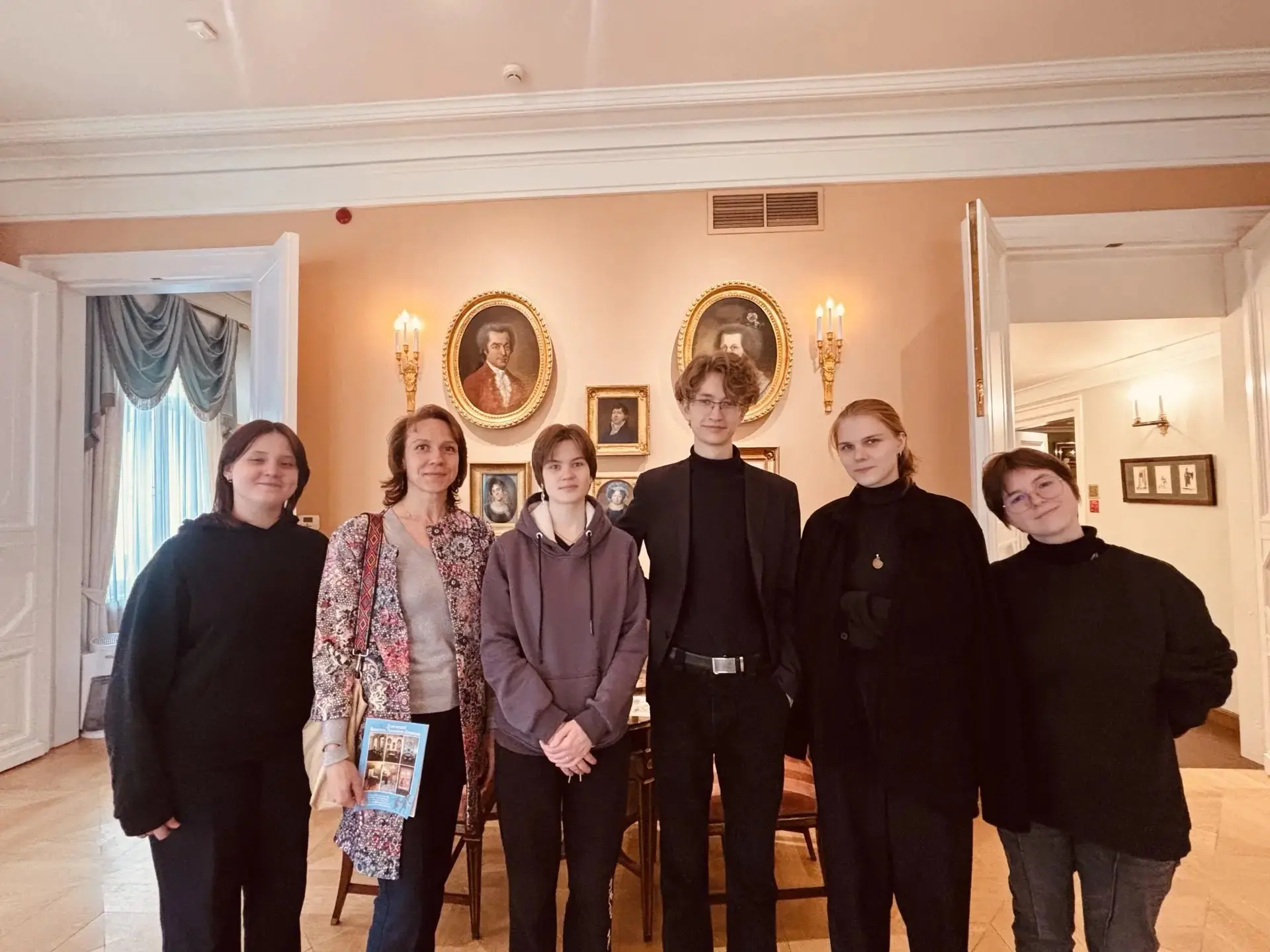 🌟 Пятница — не повод скучать: 31А1 изучает Москву с путеводителем!

В пятницу 29.05.26, сразу после