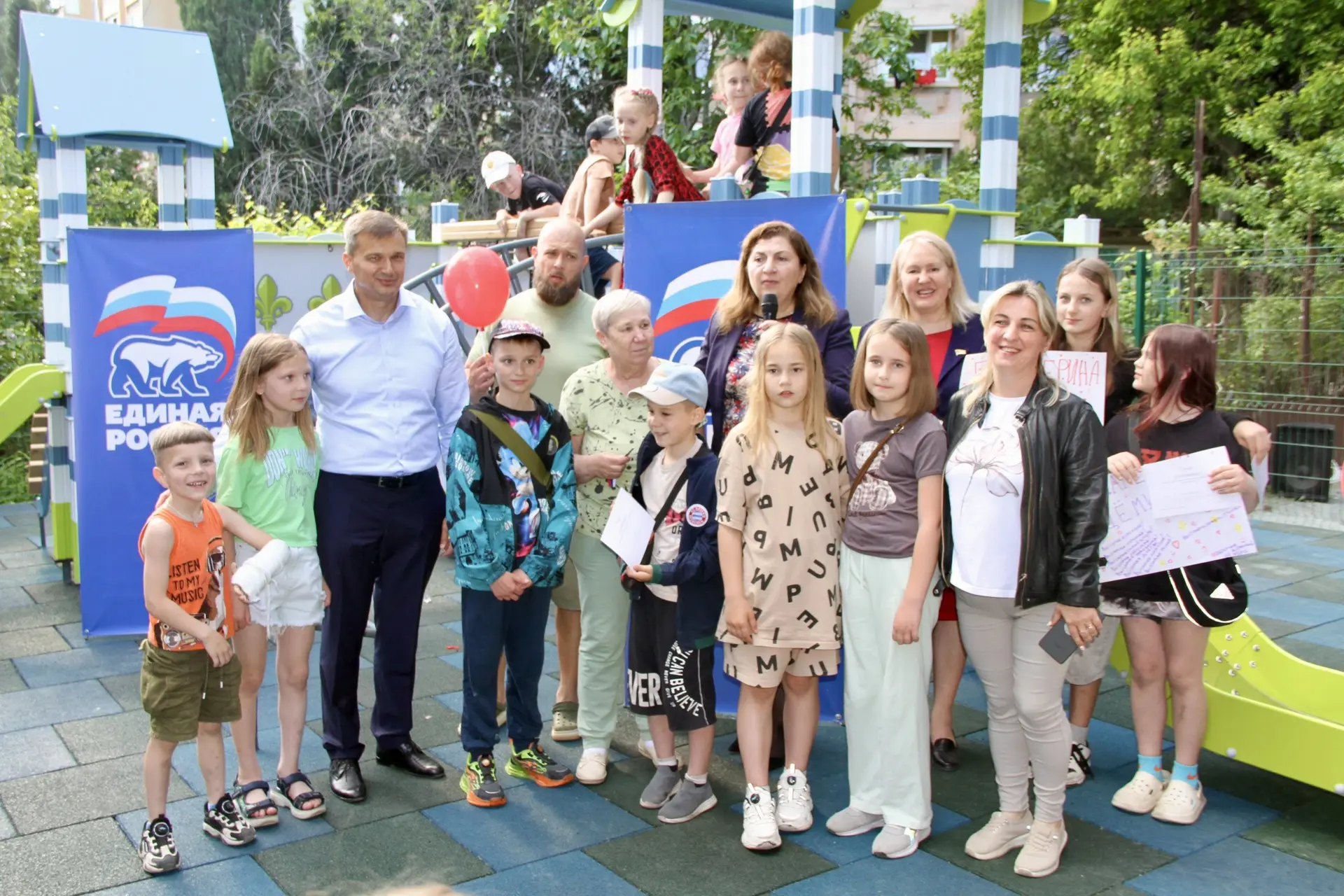 🎉Завершаю трудовую неделю ярким открытием детской площадки в Гаспре на улице Тамарлы 6/24! 

⭐️Для 