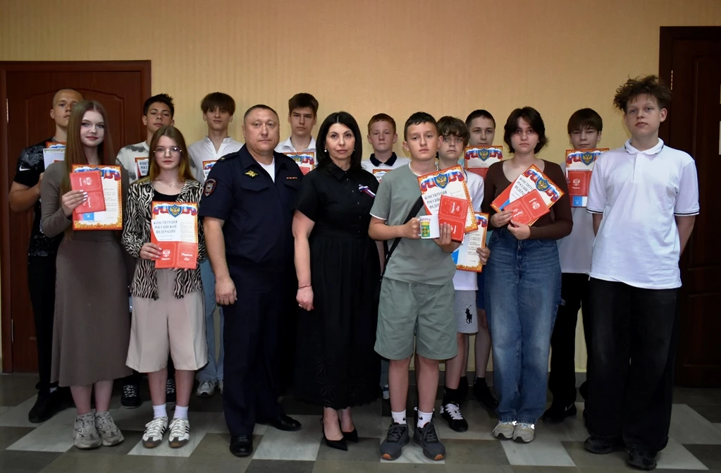 🎉 10 июня в преддверии Дня России в малом зале администрации города Мценска состоялось торжественно