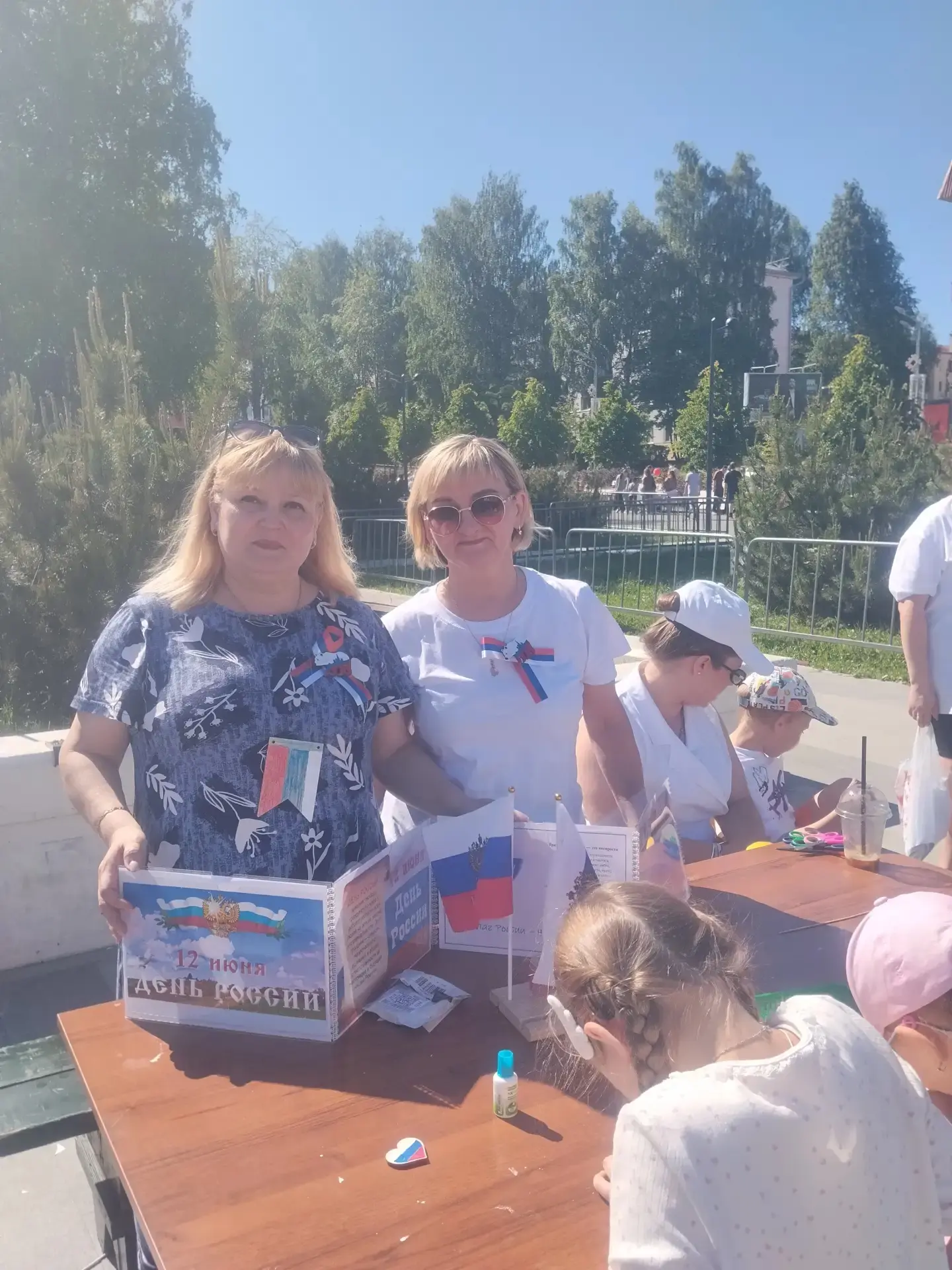 🇷🇺 День России и День города: педагоги провели творческие мастер-классы для сыктывкарцев и гостей 