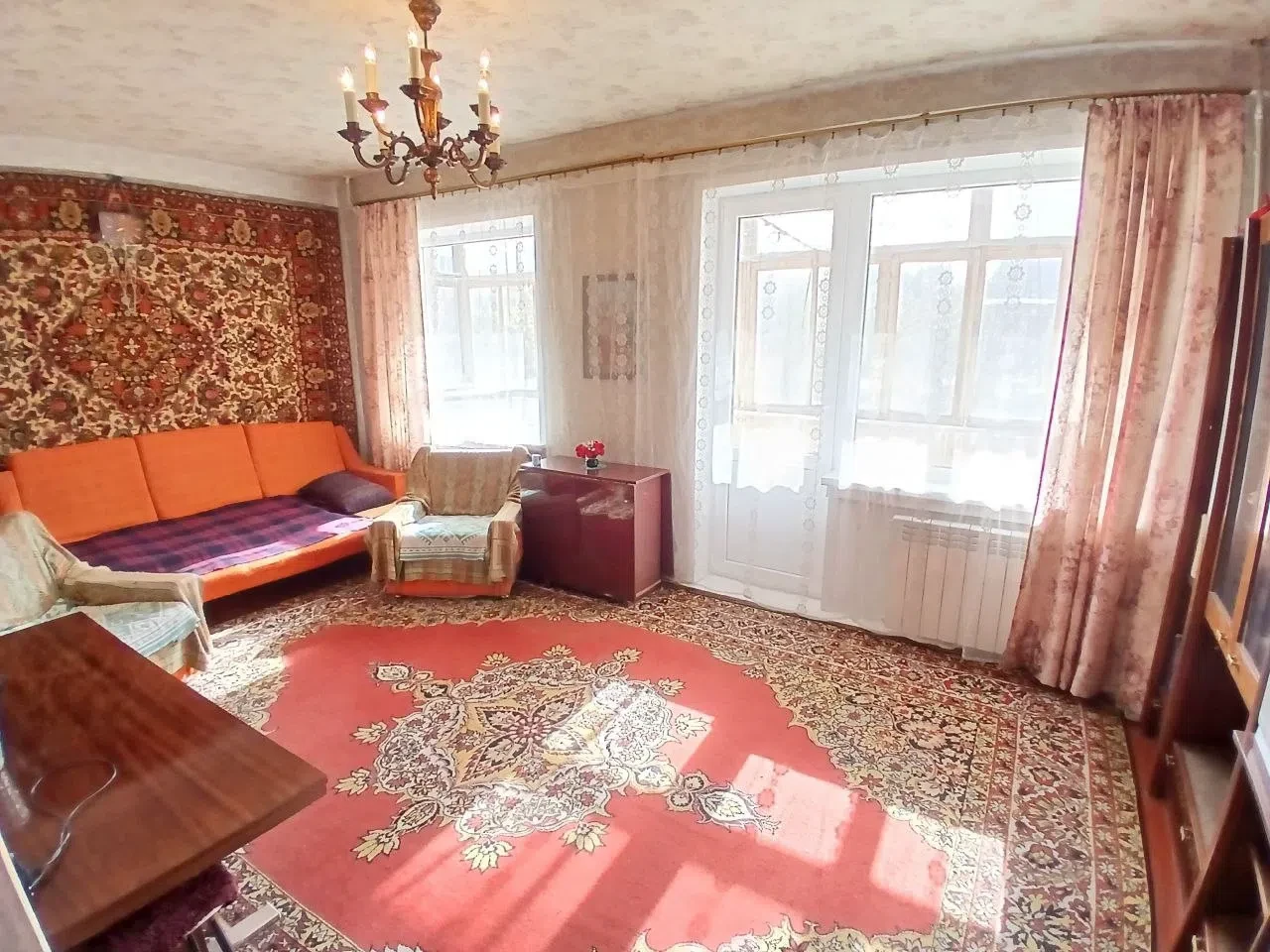 Продажа 2к. кв. г.Алчевск ул. Дунауйварошская 
● 2эт./9ти эт. дома
● Общ.пл. 53,6 м2, кухня- 7 м2, 

