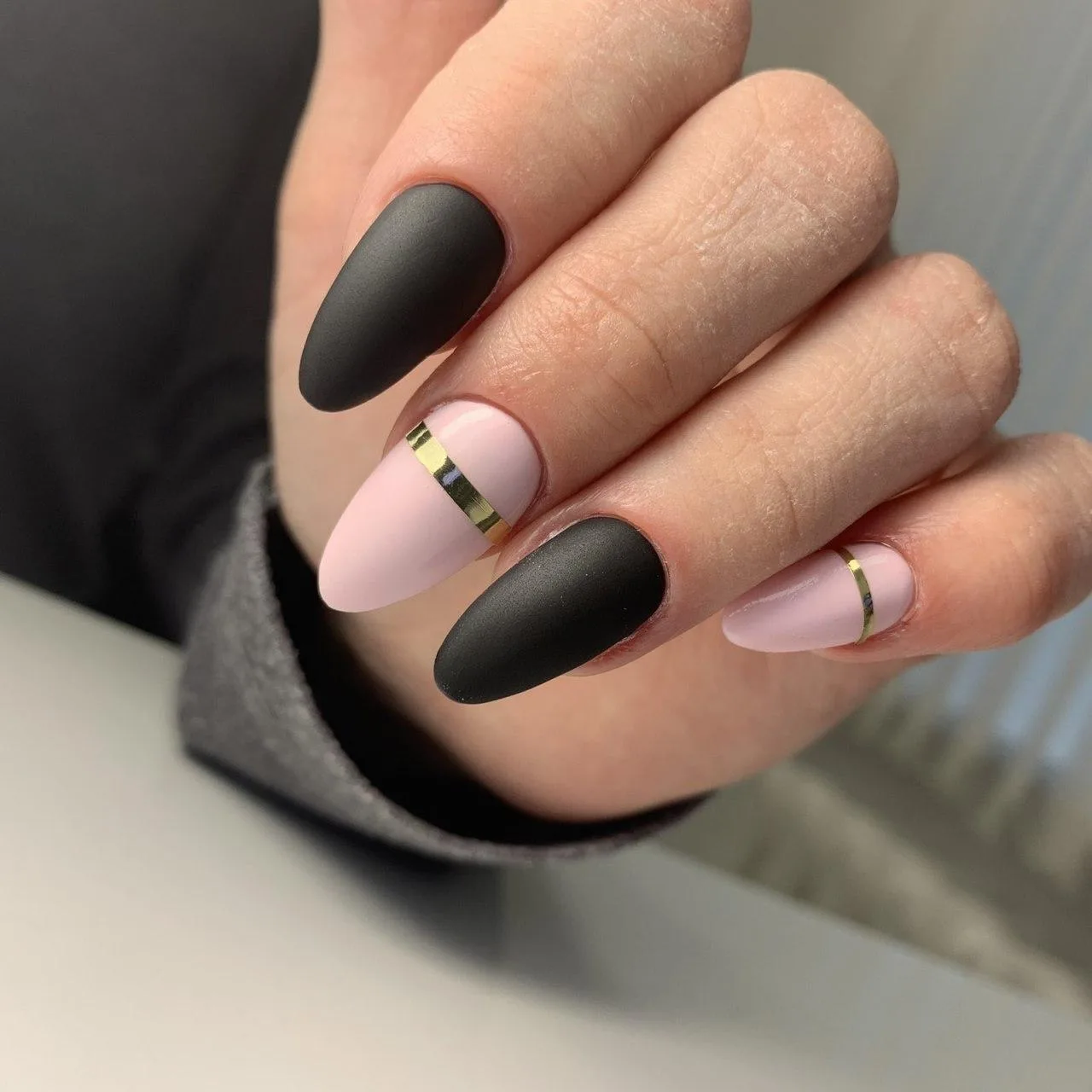 Норм - ❤️
Стрем - 🖤

Подписывайся: Маникюр💅Идеи