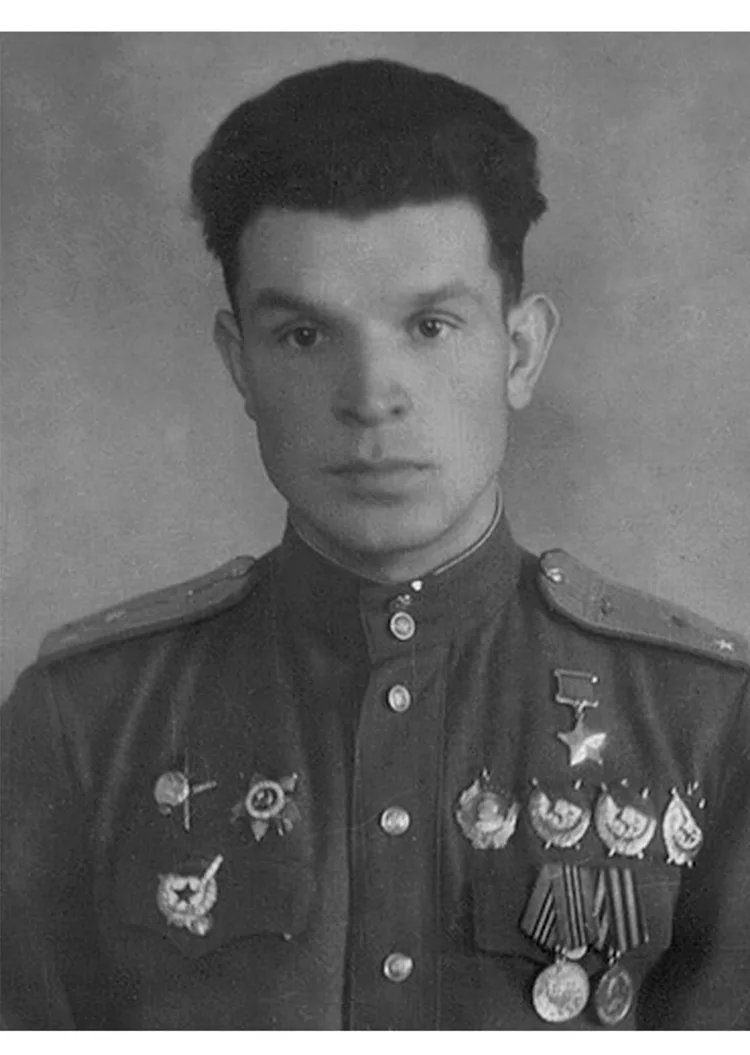 ♦️105 лет со дня рождения Героя Советского Союза В. К. Иванова ♦️
🔹Родился 7 июня 1921 года в дерев