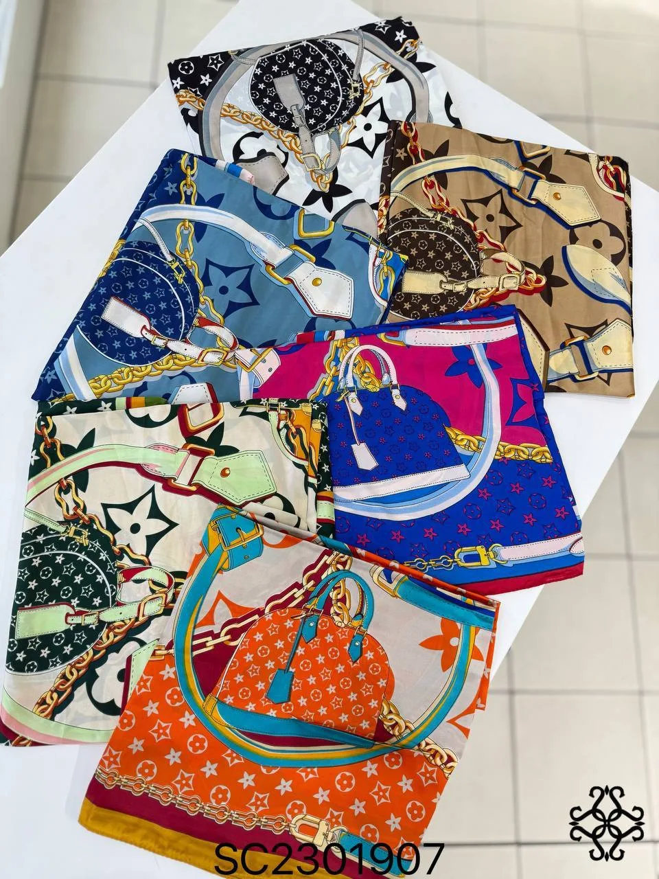📌 2.000₽
30% шелк, 70% вискоза 
180*90 см
Lea Lab♥️